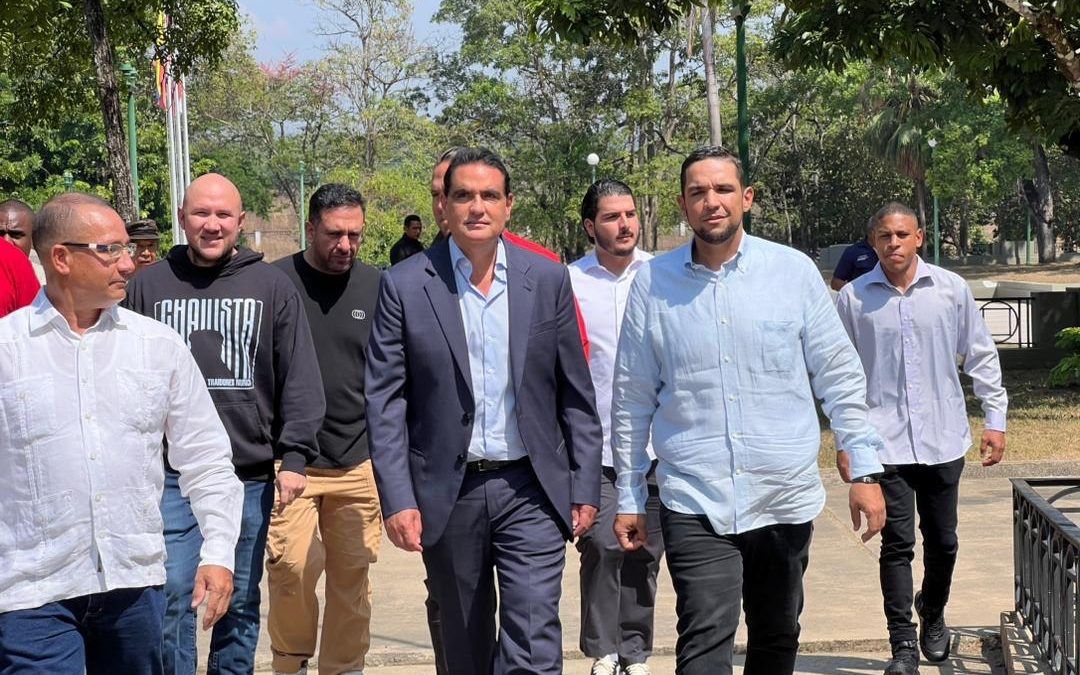 OPINIÓN | La valentía del diplomático Alex Saab ante la cobardía del fugitivo Leopoldo López